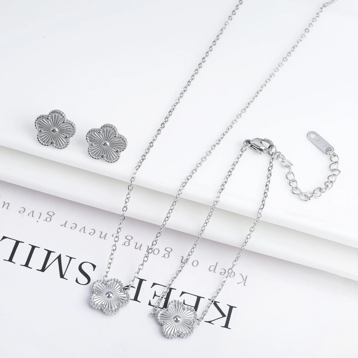 Simple 316L Stainless Steel Flower Five Leaf Necklace Bracelet Earrings 18K Gold Plated Jewelry Set for Women Girl Gift Clover