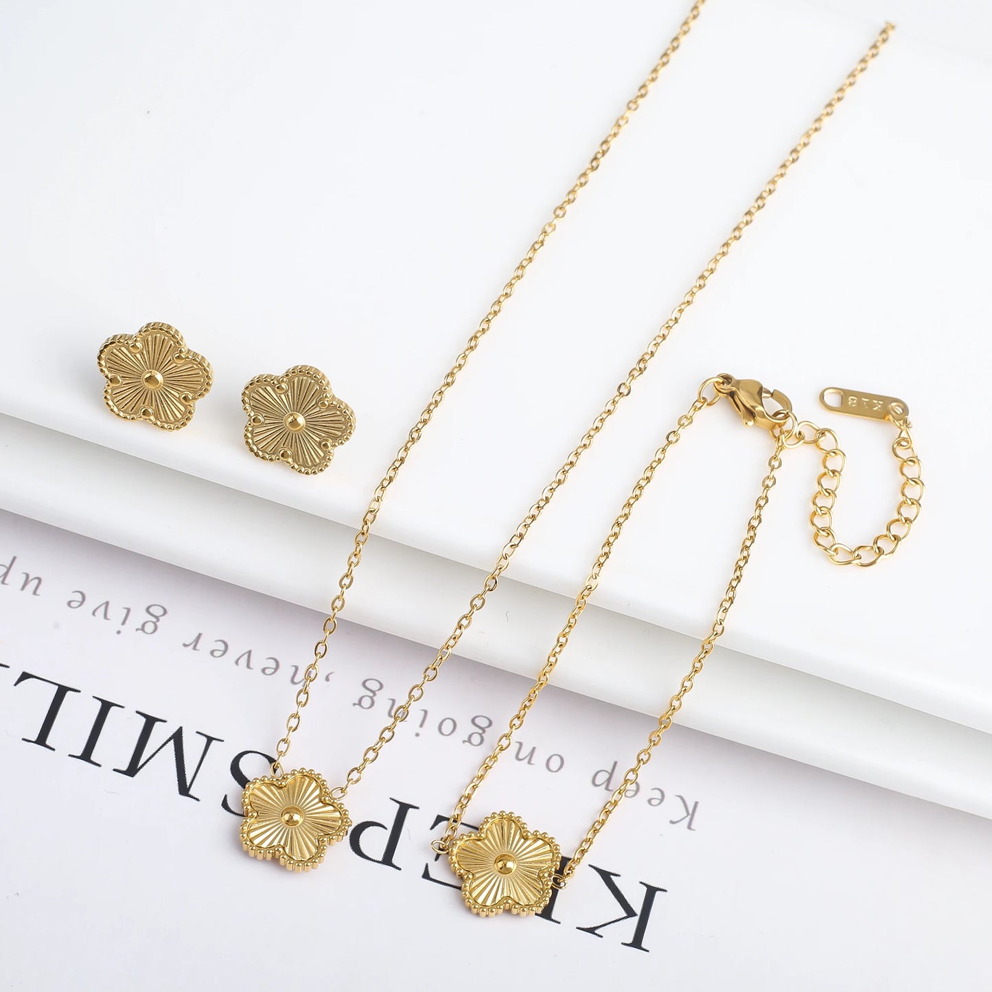 Simple 316L Stainless Steel Flower Five Leaf Necklace Bracelet Earrings 18K Gold Plated Jewelry Set for Women Girl Gift Clover